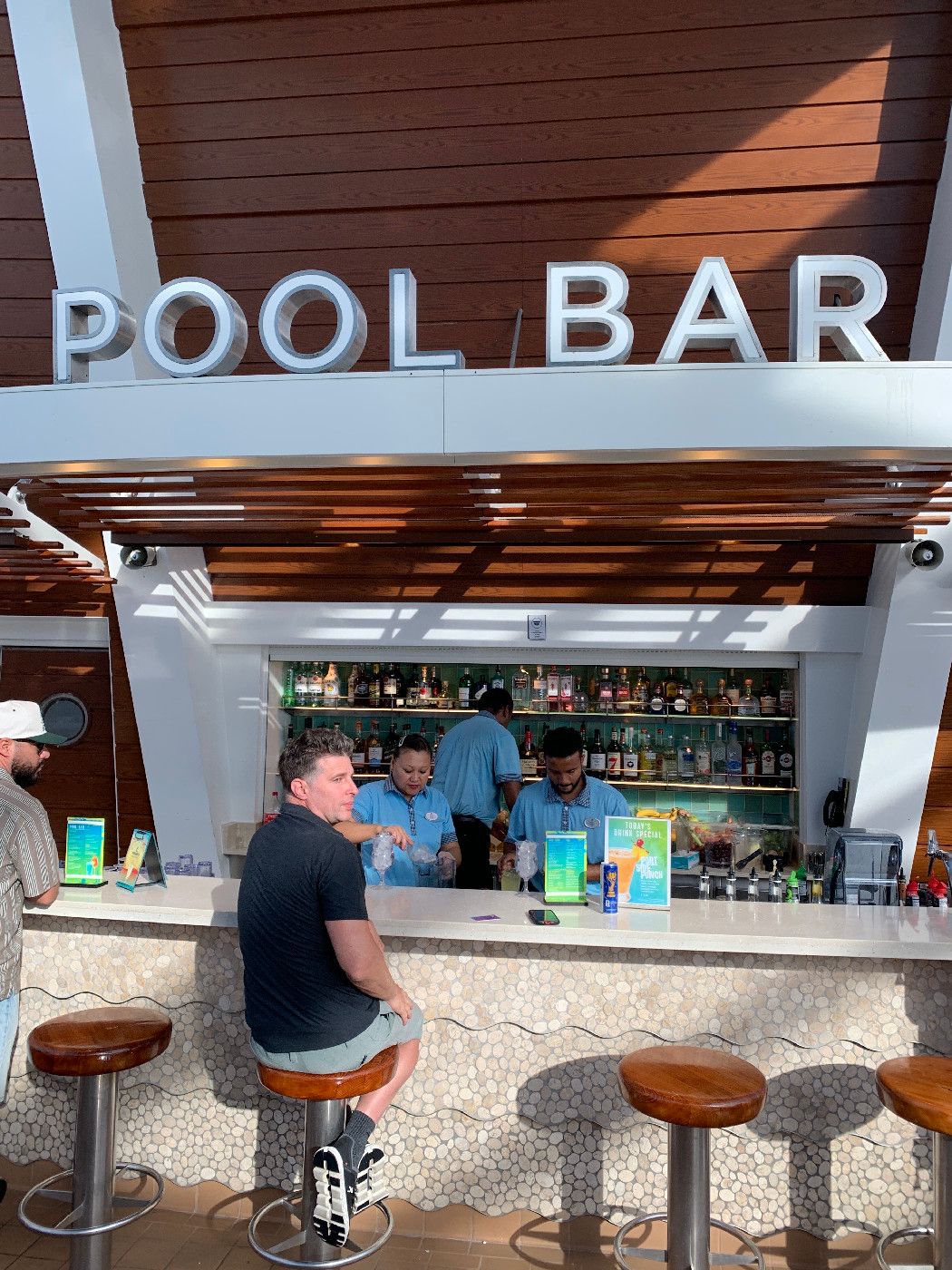 Pool Bar - Quantum of the Seas