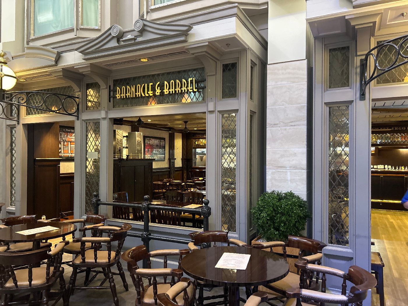 Barnacle & Barrel Pub - Mariner of the Seas