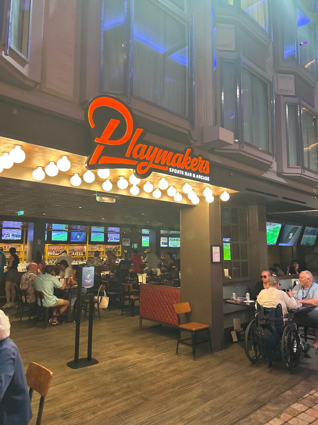Playmakers Bar & Arcade - Mariner of the Seas