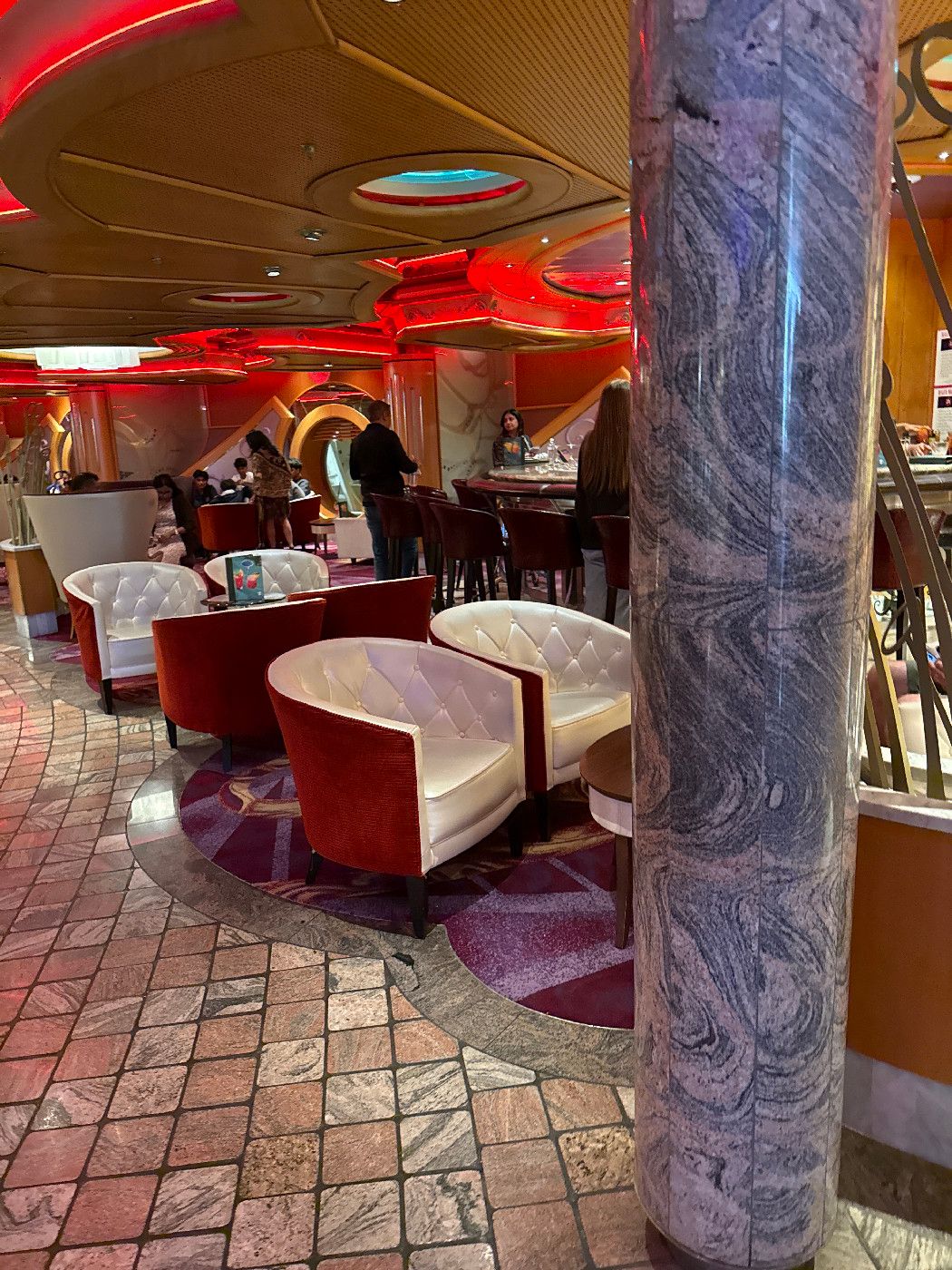 R Bar - Voyager of the Seas
