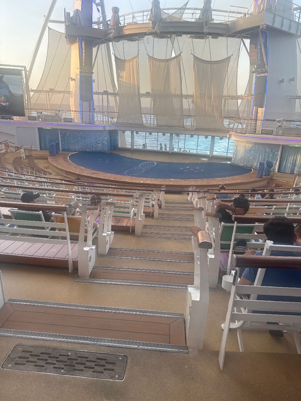 AquaTheater - Symphony of the Seas