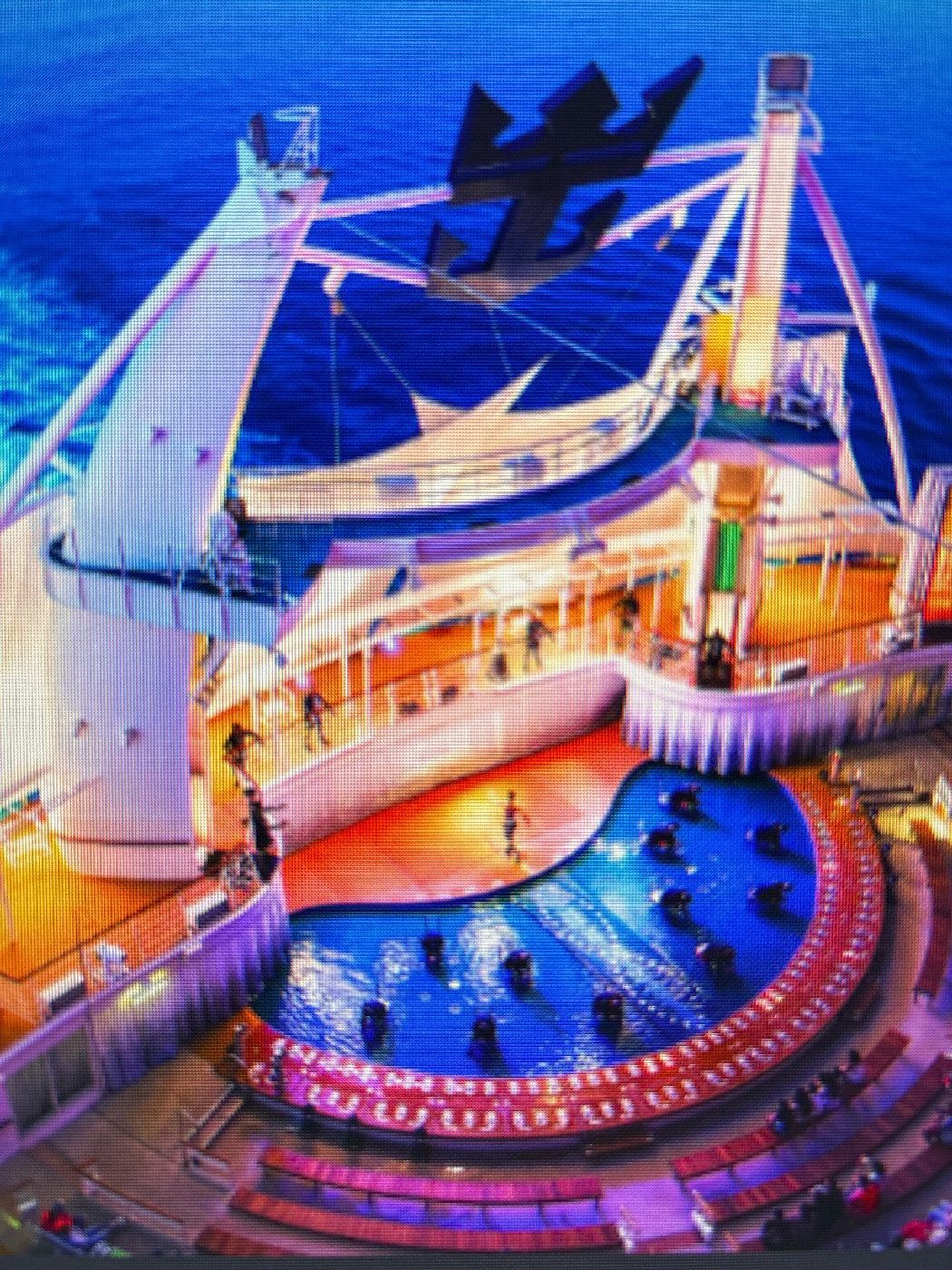 AquaTheater - Allure of the Seas — traveler photo 2