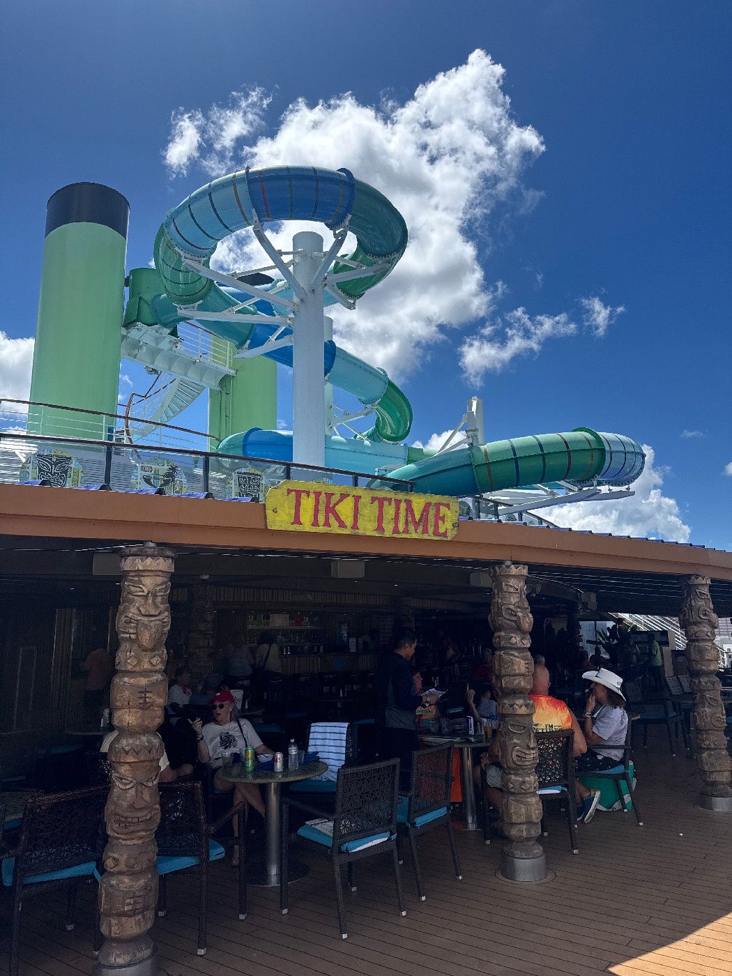 Tiki Bar - Margaritaville Islander