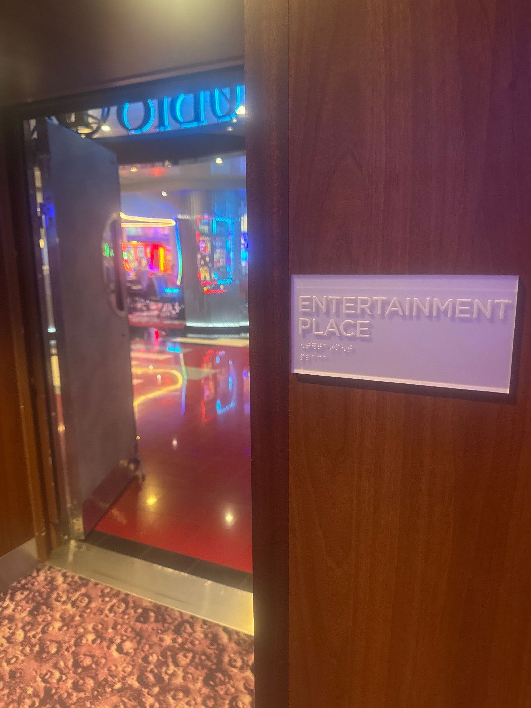 Entertainment Place - Symphony of the Seas