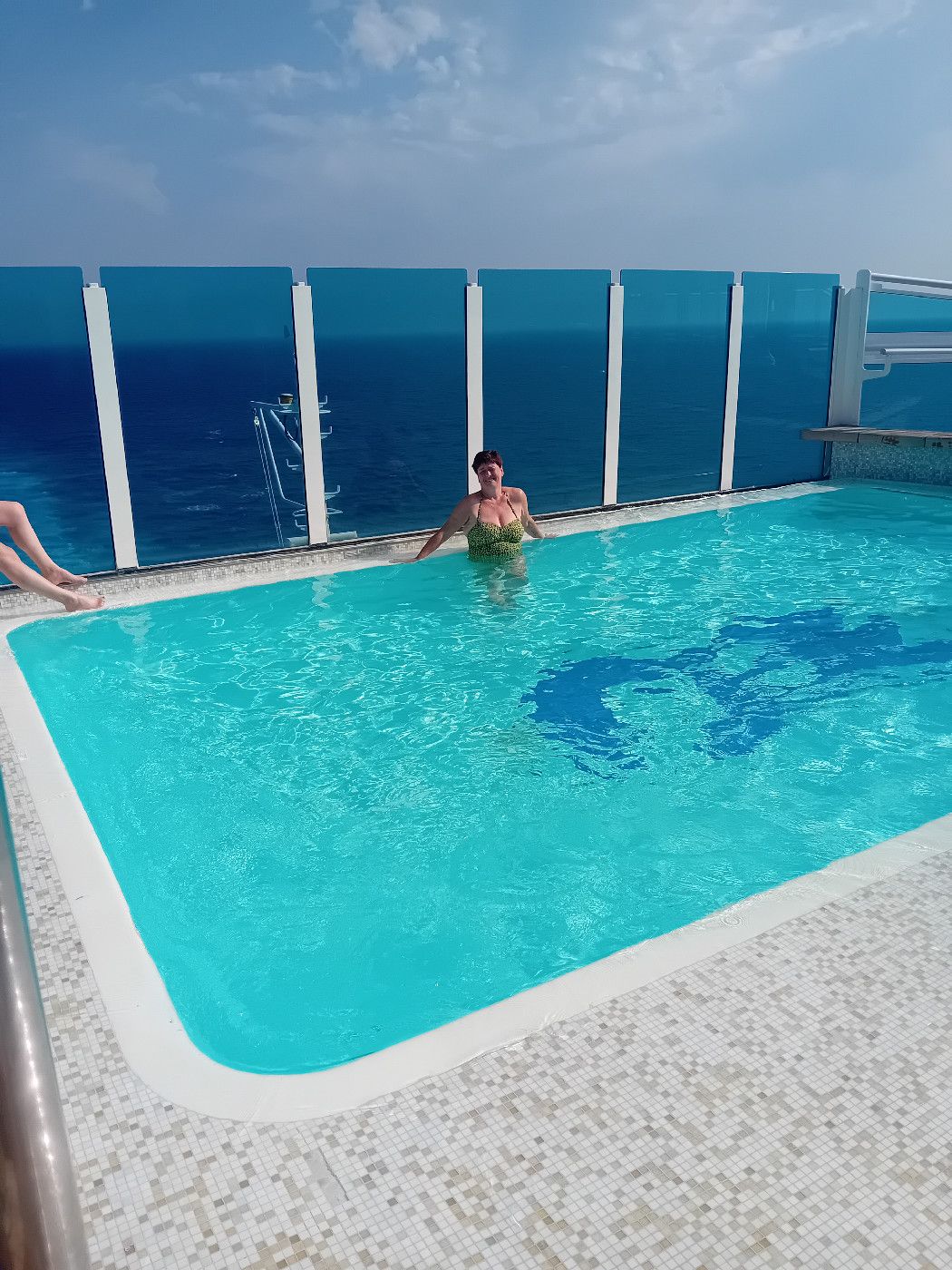 Wake View Pool - Sky Princess