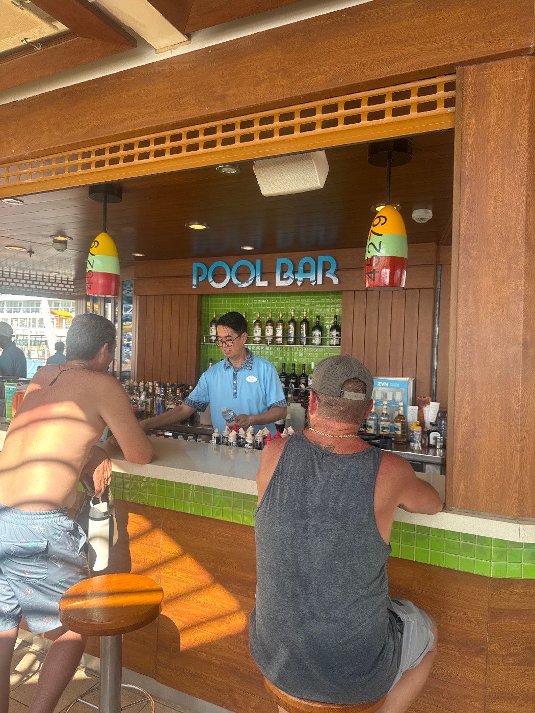 Pool Bar - Symphony of the Seas