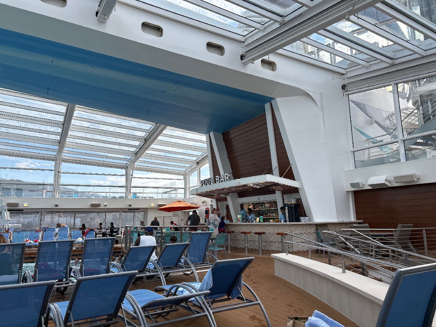 Pool Bar - Quantum of the Seas