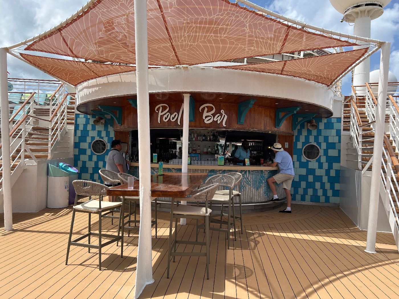 Pool Bar - Mariner of the Seas