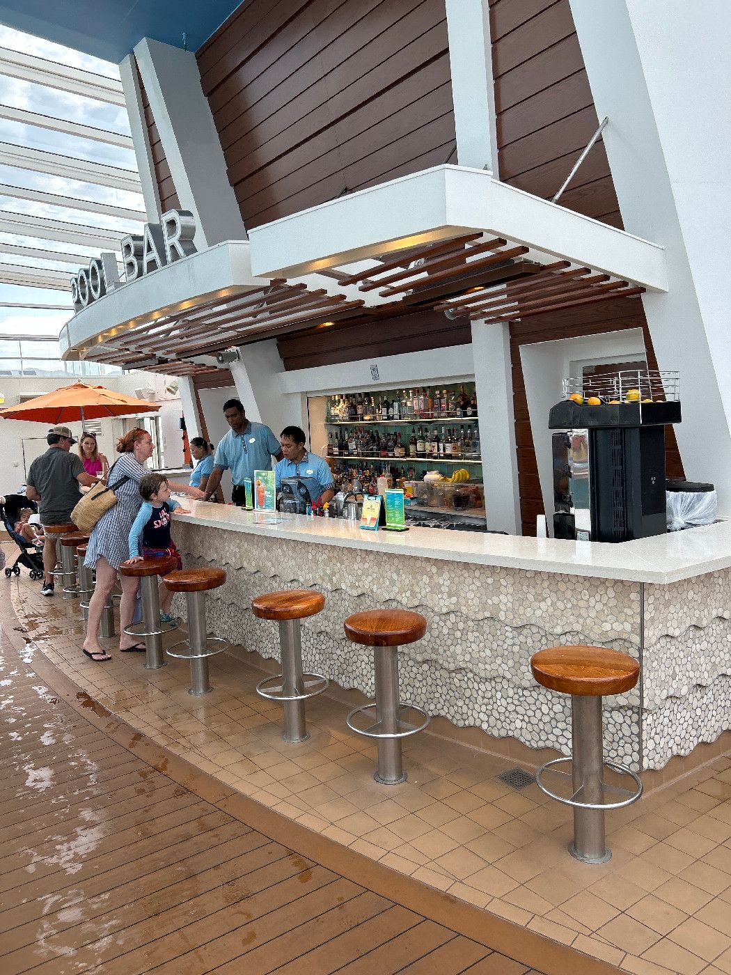 Pool Bar - Quantum of the Seas
