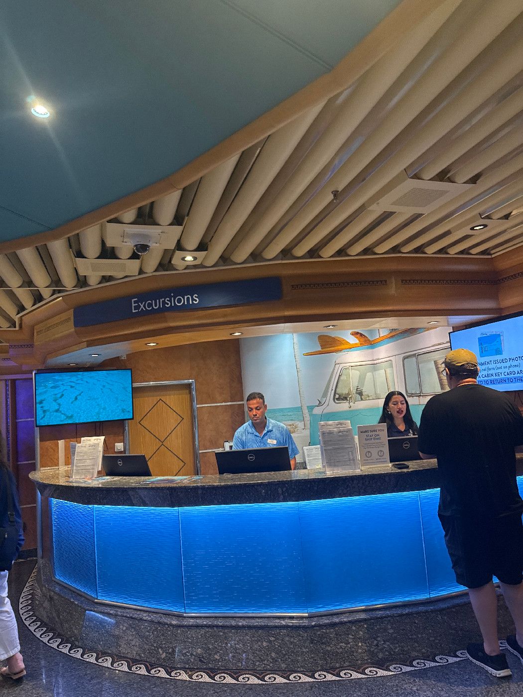 Shore Excursion Desk - Margaritaville Islander
