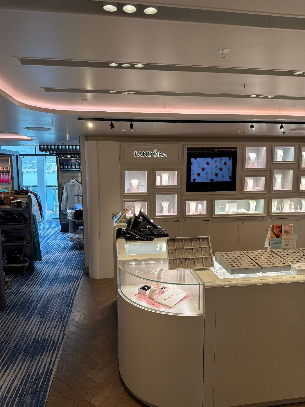Pandora Jewelry & Lifestyles - Norwegian Prima