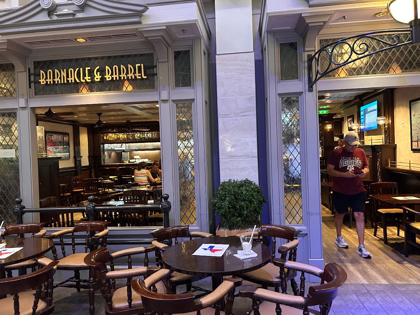 Barnacle & Barrel Pub - Mariner of the Seas