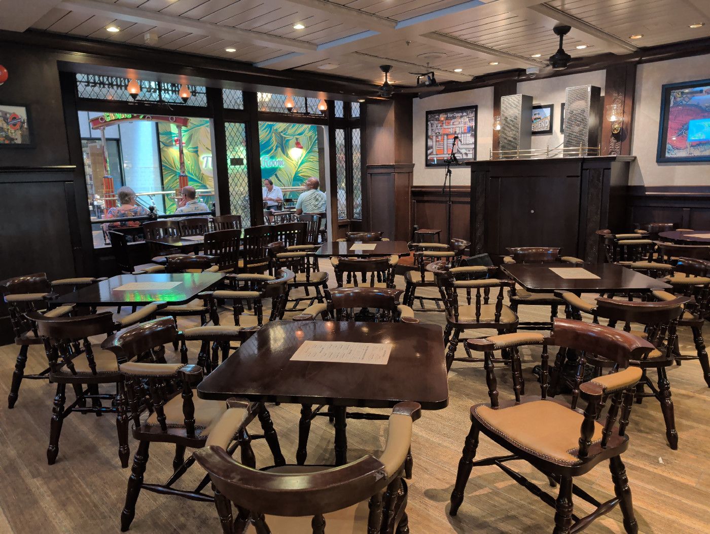 Barnacle & Barrel Pub - Mariner of the Seas