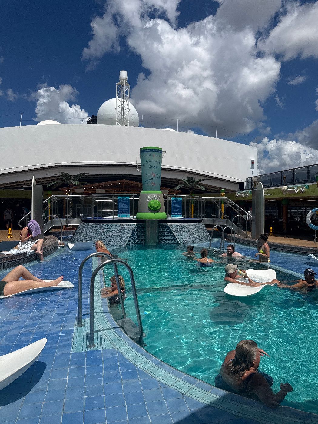 5 Oclock Somewhere Pool - Margaritaville Islander