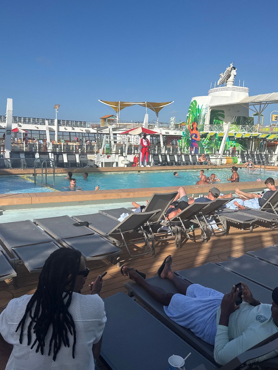 Main Pool - Allure of the Seas