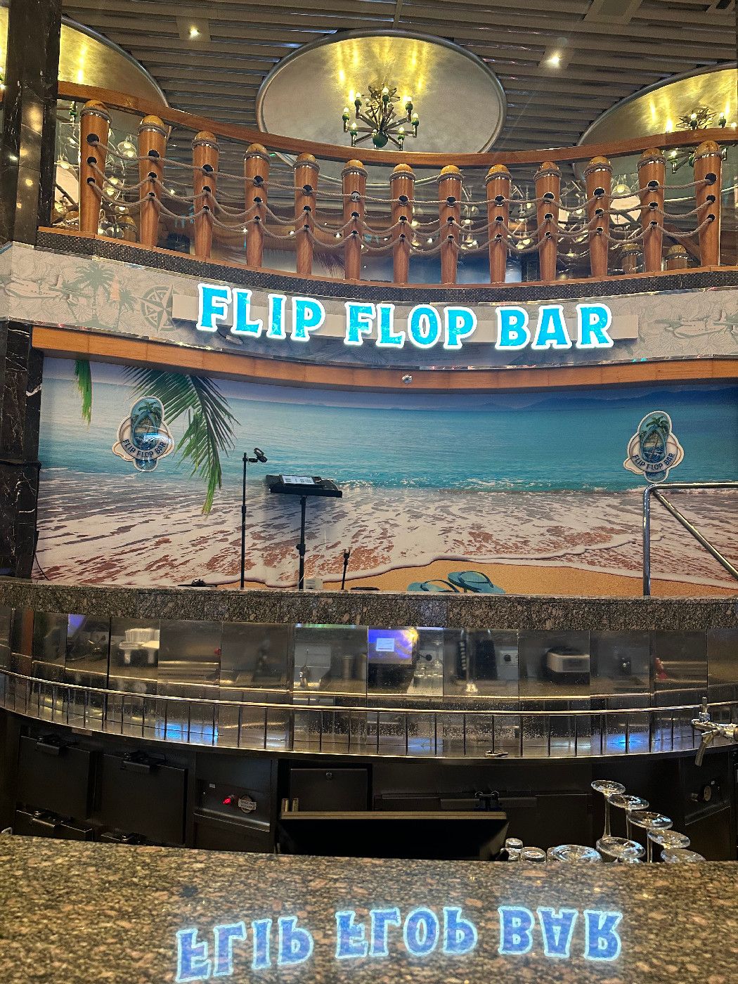 Flip Flop Atrium Bar - Margaritaville Islander