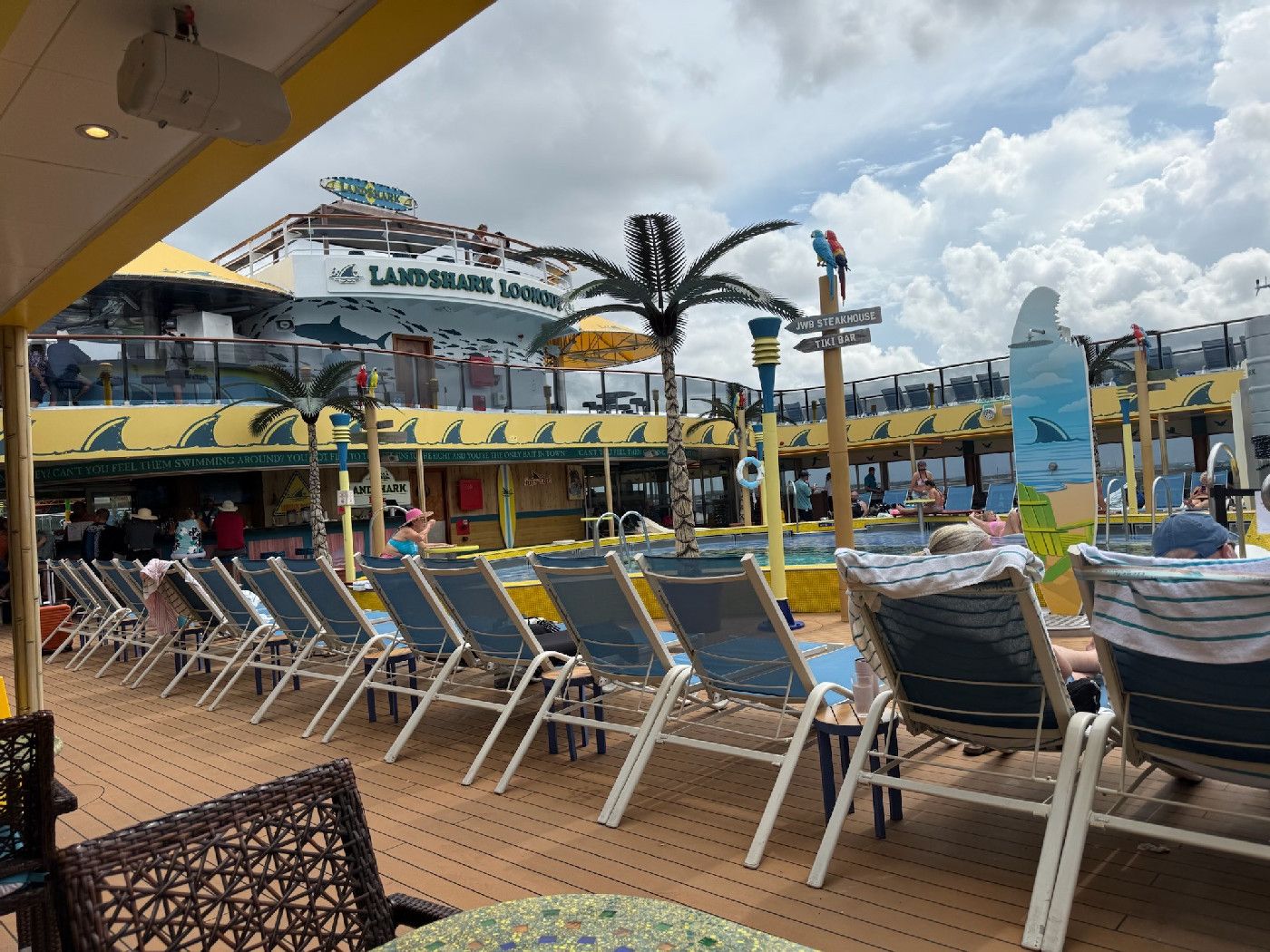Landshark Pool - Margaritaville Islander