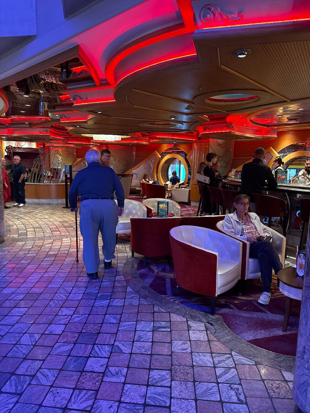 R Bar - Voyager of the Seas