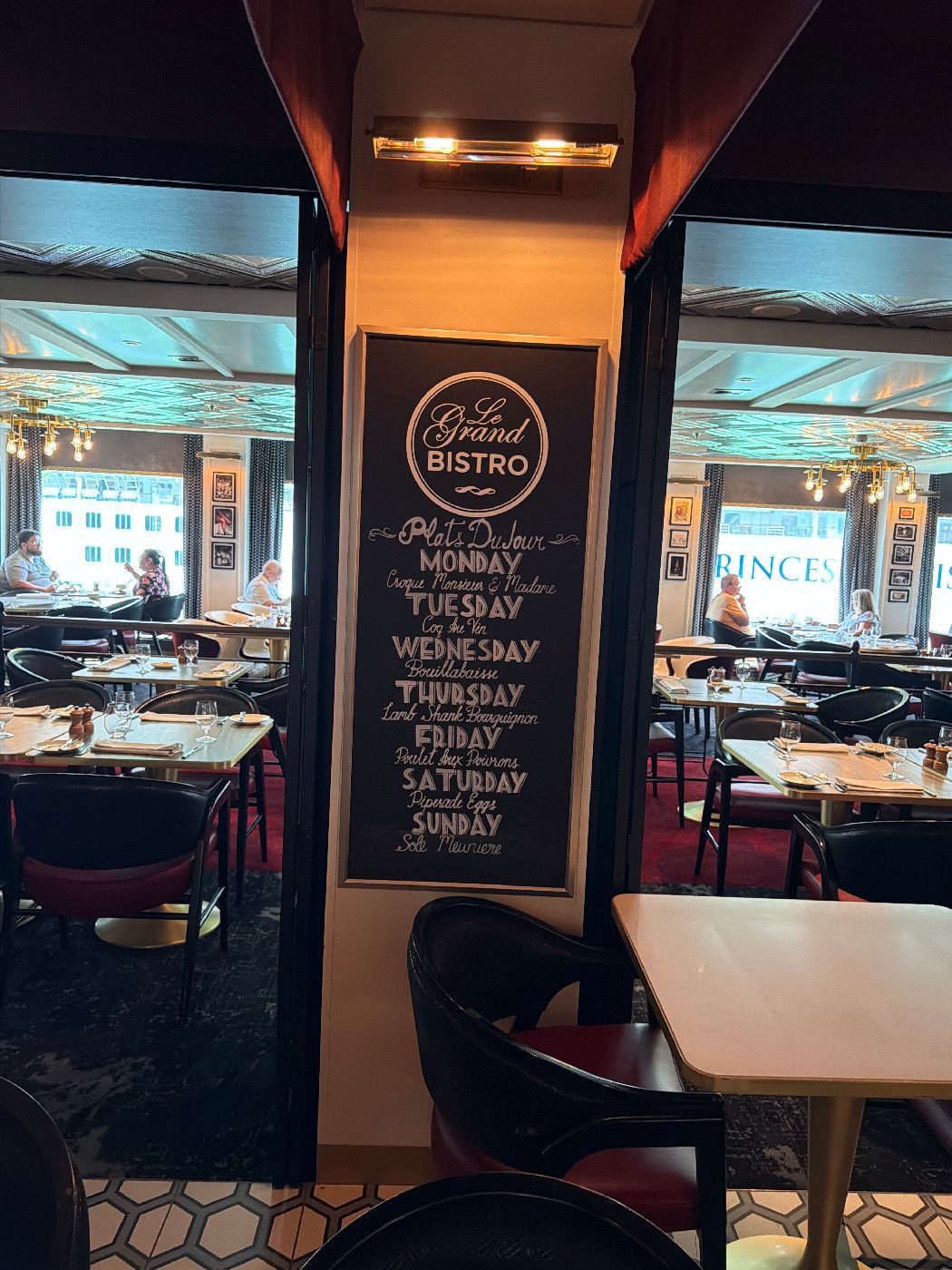Le Grand Bistro - Celebrity Beyond