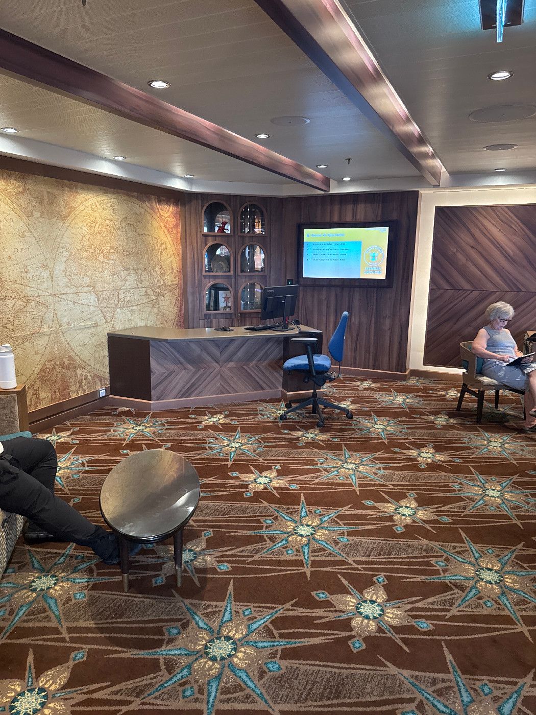 Loyalty Desk - Symphony of the Seas
