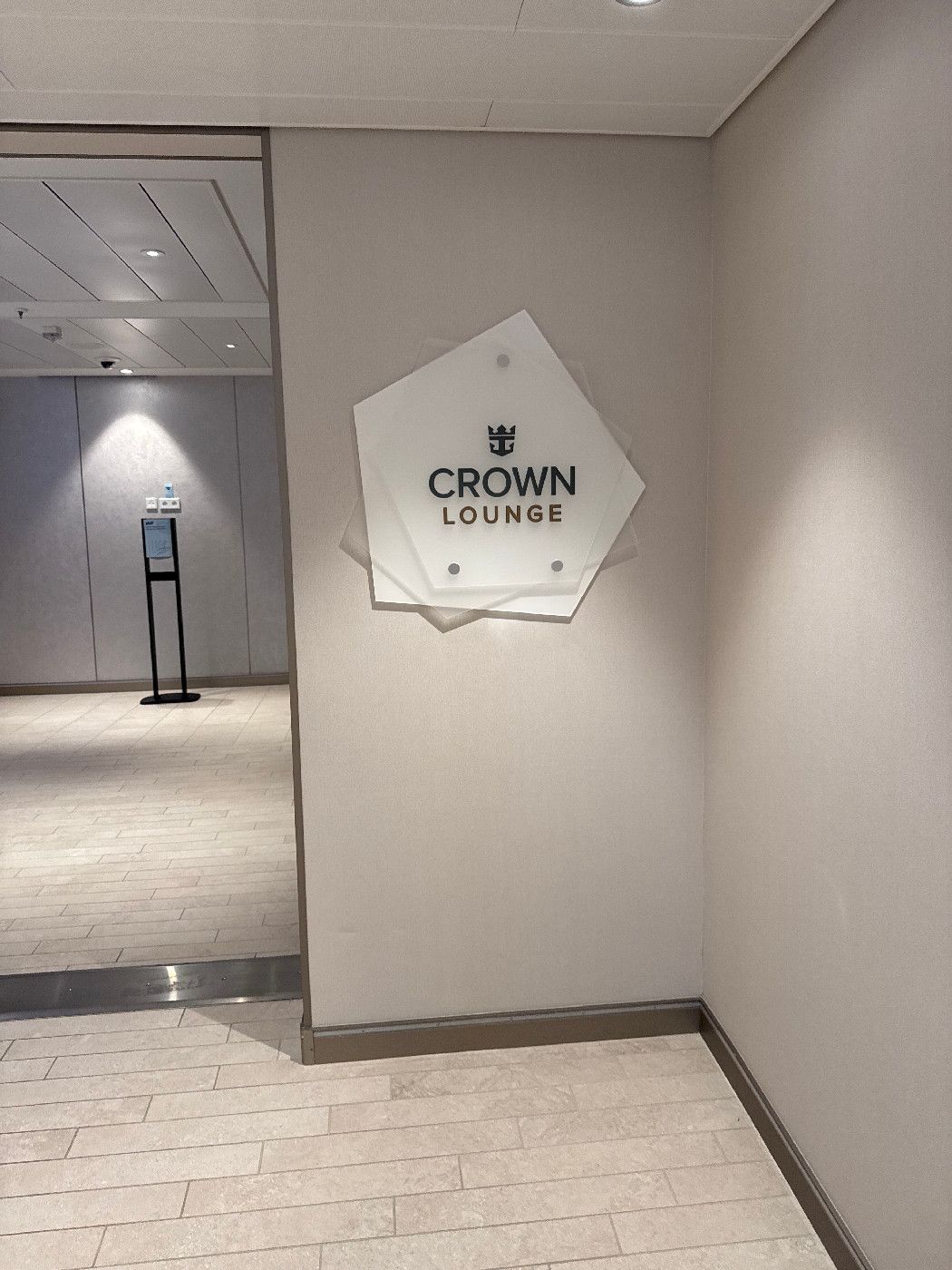 Crown Lounge - Star of the Seas