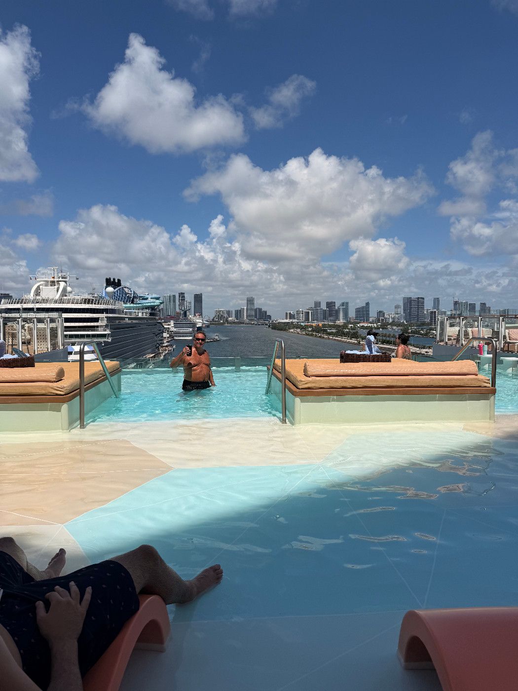 Hideaway Pool - Icon of the Seas