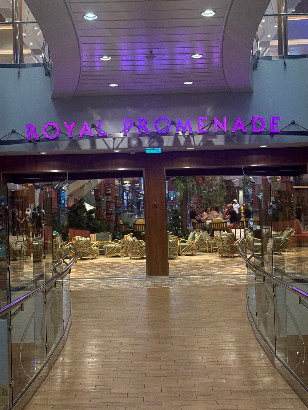 Royal Promenade - Allure of the Seas