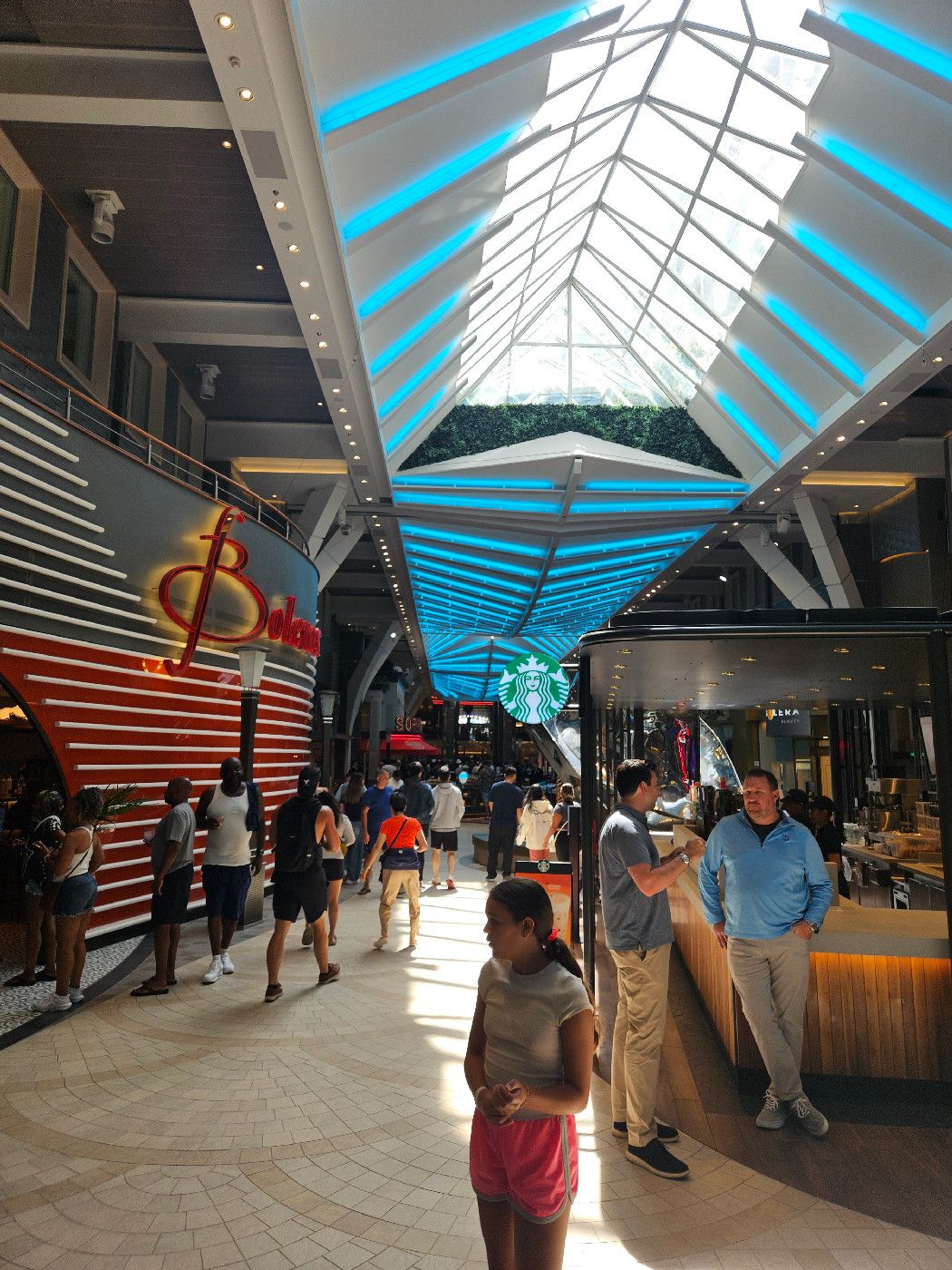 Royal Promenade - Wonder of the Seas