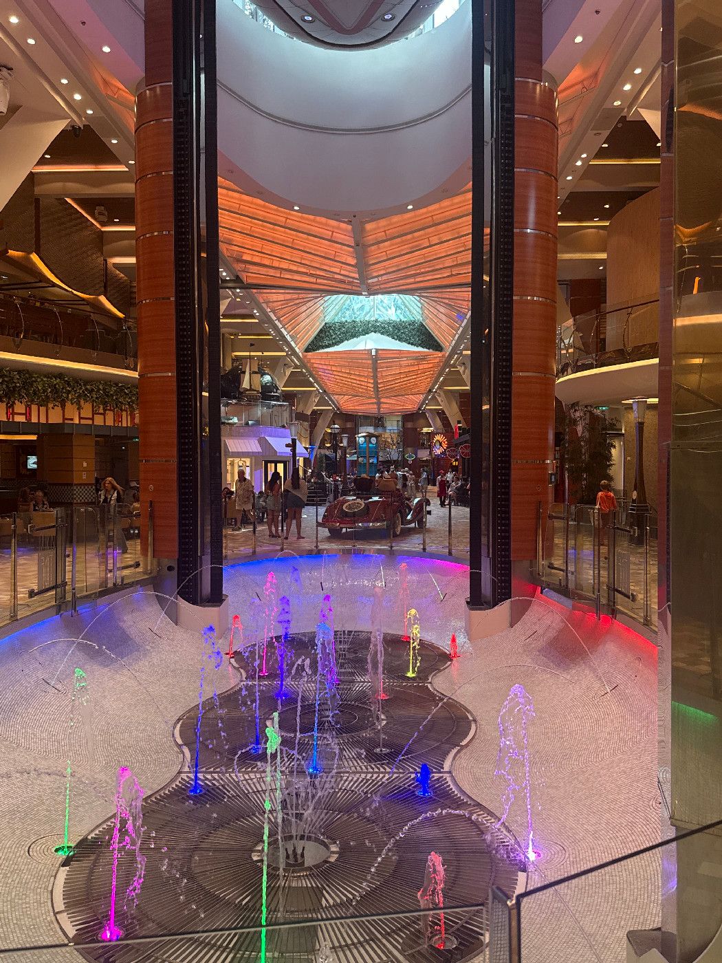 Royal Promenade - Allure of the Seas