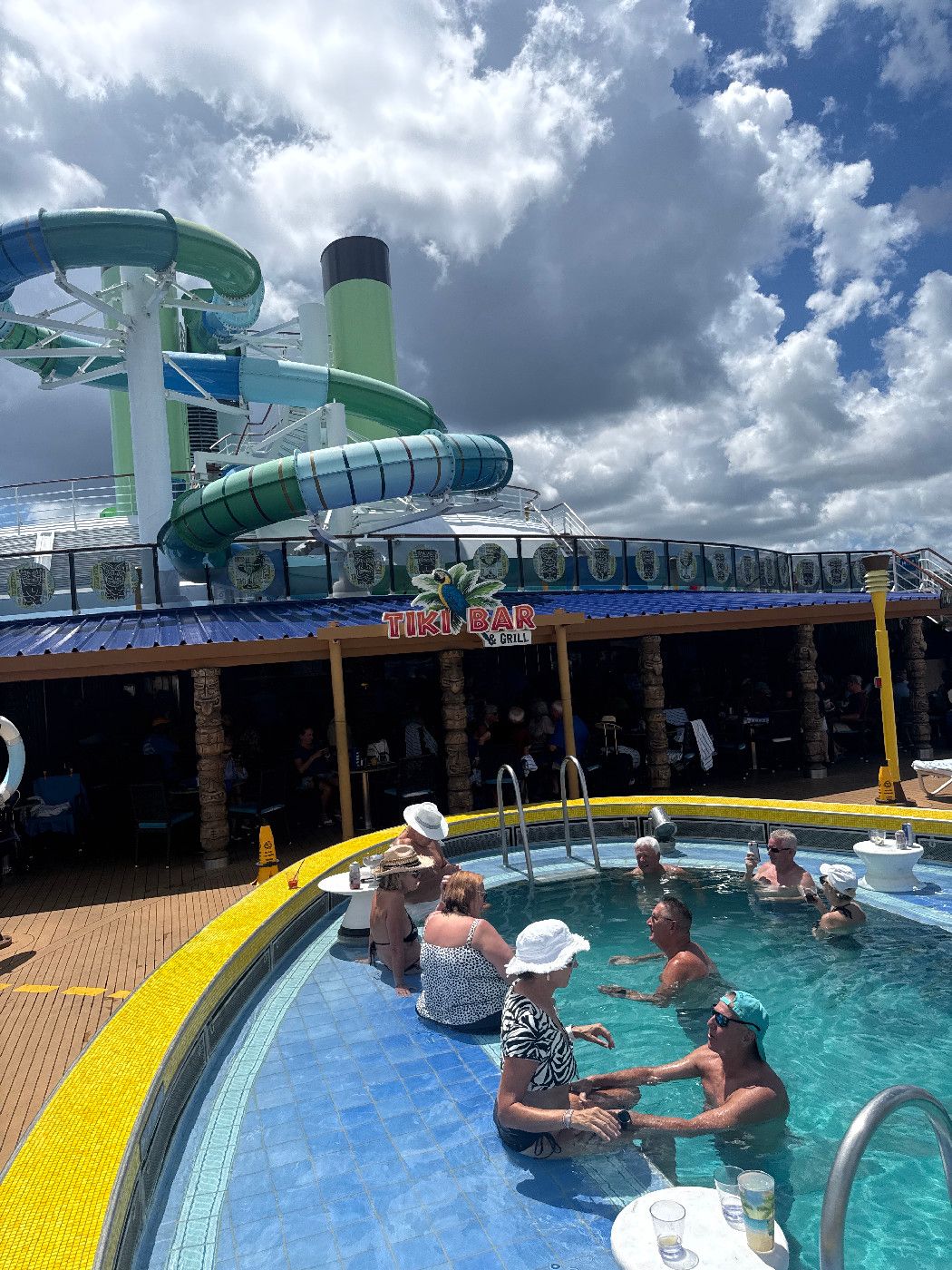 Tiki Bar Pool - Margaritaville Islander